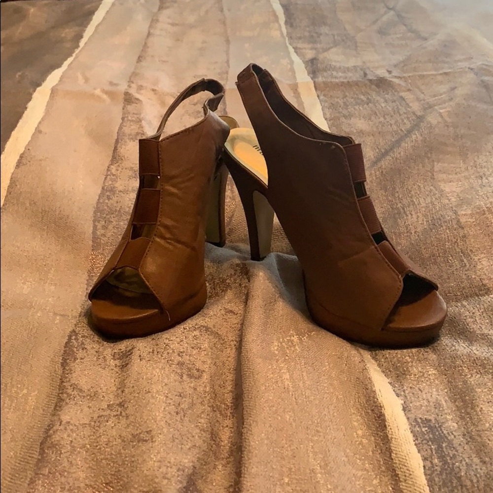 Heels - Picture 2 of 3